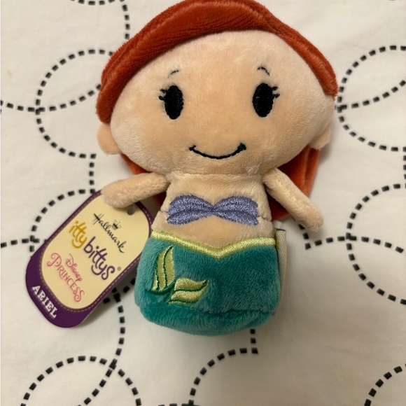 Hallmark Itty Bittys Disney Princess Ariel - Picture 2 of 3